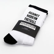 Against Modern Football – Statement-Socken Schwarz-Weiß