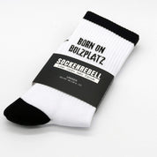 Born on Bolzplatz – Statement-Socken Schwarz-Weiß